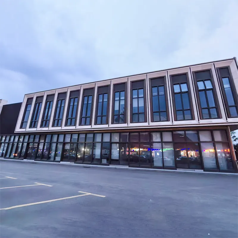 Čo je to záclonové sklo a ako môže zmeniť moderné komerčné budovy