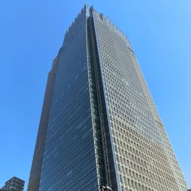 Sklenené závesové steny s bodovou podporou